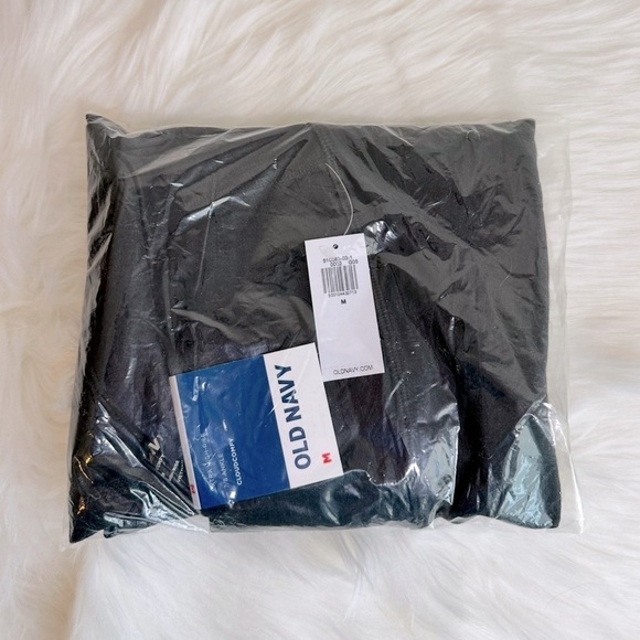 NWT Old Navy Extra High-Waisted CloudComfy 7/8 Leggings Black Size Medium - Picture 3 of 11